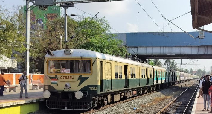 சென்னை கோட்டை ரயில் நிலையத்தில் மின்சார ரயில் தடம் புரண்டது: தாம்பரம் - கடற்கரை சேவை பாதிப்பு